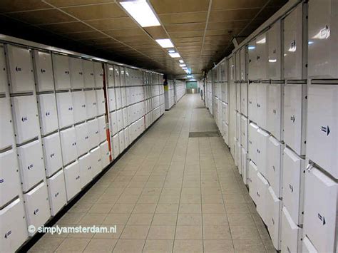 amsterdam centraal station luggage storage.